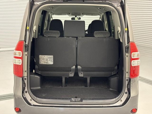 ノア Ｘ　スマートエディション　リアクーラー　パワーウインドウ　スマートキー　ワンセグテレビ　３列シート　ＥＴＣ　パワーステアリング　オートエアコン　エアバッグ　ミュージックプレイヤー接続可　両側自動スライドドア　メモリナビ（11枚目）