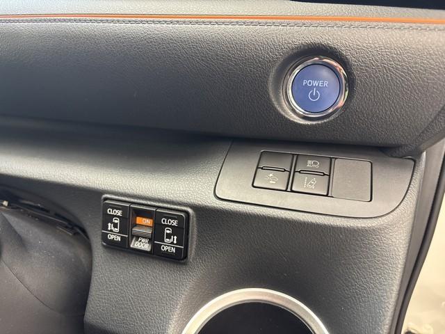 シエンタ ハイブリッドＧ　クエロ　点検記録簿　地デジＴＶ　盗難防止　横滑り防止　ＬＥＤライト　クルコン　ドライブレコーダー　スマートキー　ＥＴＣ　１オーナー　バックモニタ　ＤＶＤ　オ－トエアコン　ＡＵＸ　メモリ－ナビ　エアバッグ（8枚目）