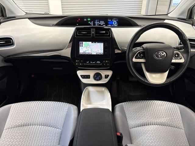 プリウス Ａ　衝突軽減ブレーキシステム　Ｂモニタ　記録簿有　ＬＥＤヘッド　クルーズコントロール　セキュリティー　スマートキー　パワーステアリング　Ｉストップ　ドライブレコーダー　ＥＴＣ　１オーナー　アルミホイル（6枚目）