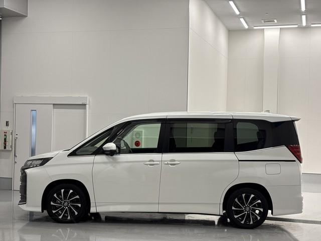 ノア Ｓ－Ｚ　アルミホイール　デュアルエアコン　クルーズコントロール　記録簿　盗難防止装置　ＬＥＤライト　両側自動ドア　メモリーナビ　キーレス　横滑り防止　ナビＴＶ　ワンオーナー　三列シート　ＤＶＤ再生　エアコン（5枚目）