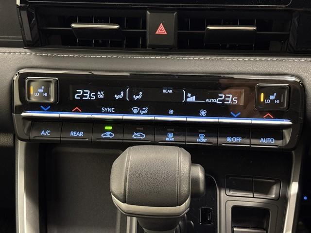 ノア Ｓ－Ｚ　アルミホイール　デュアルエアコン　クルーズコントロール　記録簿　盗難防止装置　ＬＥＤライト　両側自動ドア　メモリーナビ　キーレス　横滑り防止　ナビＴＶ　ワンオーナー　三列シート　ＤＶＤ再生　エアコン（8枚目）