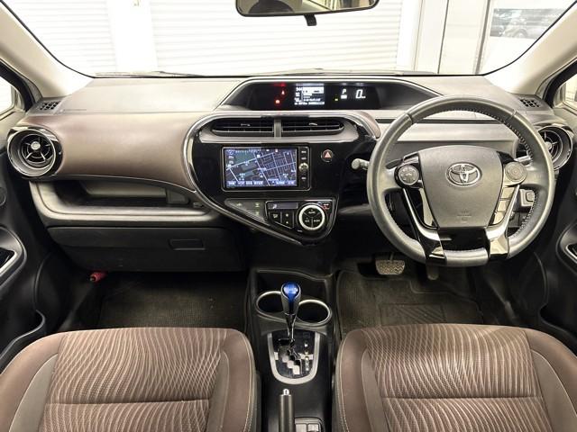 アクア Ｇ　誤発進抑制機能　バックモニタ　セキュリティー　メンテナンスノート　デュアルエアバック　ナビＴＶ　Ｉ－ＳＴＯＰ　パワーウィンドウ　地デジ　ＥＳＣ　ＡＴエアコン　ＡＢＳ　パワーステアリング　オートクルーズ（6枚目）