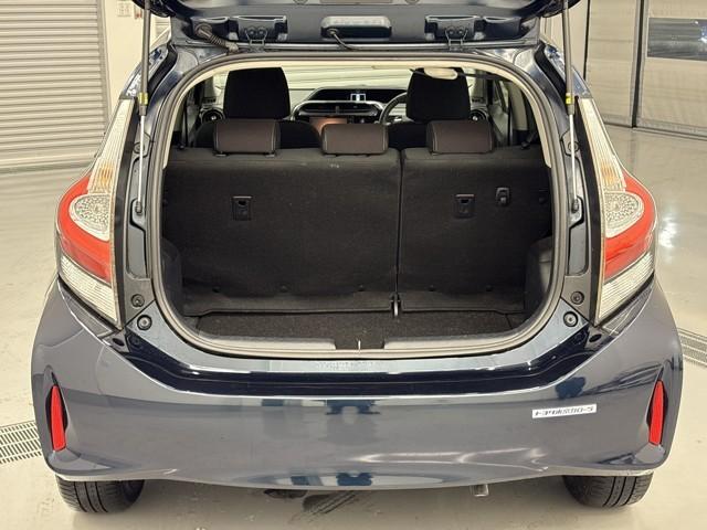 アクア Ｇ　誤発進抑制機能　バックモニタ　セキュリティー　メンテナンスノート　デュアルエアバック　ナビＴＶ　Ｉ－ＳＴＯＰ　パワーウィンドウ　地デジ　ＥＳＣ　ＡＴエアコン　ＡＢＳ　パワーステアリング　オートクルーズ（11枚目）