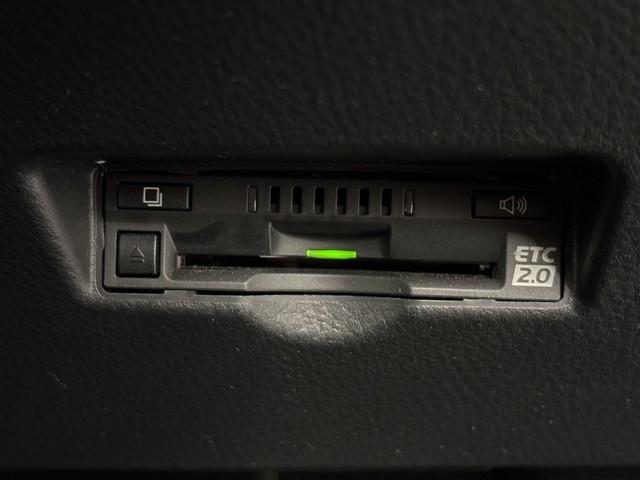 Ｃ－ＨＲ Ｇ　ハーフ革　ＴＳＳ　エアロ　アイドルストップ　ＤＶＤ再生可　定期点検記録簿　ＬＥＤヘッド　バックモニタ　イモビライザー　ナビ＆ＴＶ　ＥＴＣ付　キーフリーシステム　スマキー　横滑り防止機能　クルーズＣ（7枚目）