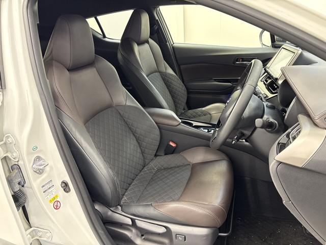 Ｃ－ＨＲ Ｇ　ハーフ革　ＴＳＳ　エアロ　アイドルストップ　ＤＶＤ再生可　定期点検記録簿　ＬＥＤヘッド　バックモニタ　イモビライザー　ナビ＆ＴＶ　ＥＴＣ付　キーフリーシステム　スマキー　横滑り防止機能　クルーズＣ（11枚目）