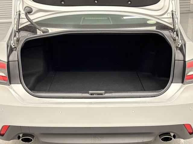 �ƂĂ��L�X�A�傫�ȊJ�����̉׎��X�y�[�X�ł��ˁB�@�J�����L�X������A�傫�ȉו����y�X���[�o�����Ⴂ�܂��ˁB�@�ו��X�y�[�X�͍L���ق��������ł���ˁB