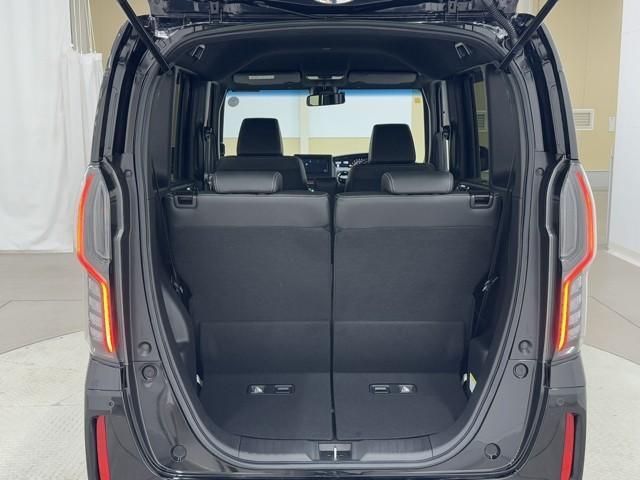 �ƂĂ��L�X�A�傫�ȊJ�����̉׎��X�y�[�X�ł��ˁB�@�J�����L�X������A�傫�ȉו����y�X���[�o�����Ⴂ�܂��ˁB�@�ו��X�y�[�X�͍L���ق��������ł���ˁB