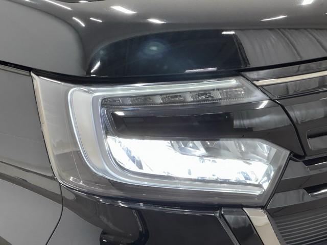 ���邢���C�g���铹�𖾂邭�Ƃ炵�Ă���܂��B�@�^�]�����ŁA���H�󋵂������ɑ����F���ł��邩�d�v�ȃ|�C���g�ł��B�@���F�����Â��������邭�Ƃ炵�Ă���܂���B