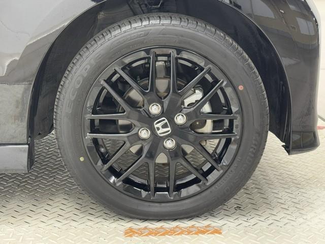 �A���~�z�C�[���ł��B�@�H�ʂɗ͂�`����z�C�[�������͓��ɖڗ����܂���ˁB�@�z�C�[���ЂƂŎԂ̃C���[�W���傫���ς��܂��ˁB