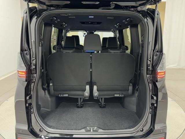 �ƂĂ��L�X�A�傫�ȊJ�����̉׎��X�y�[�X�ł��ˁB�@�J�����L�X������A�傫�ȉו����y�X���[�o�����Ⴂ�܂��ˁB�@�ו��X�y�[�X�͍L���ق��������ł���ˁB