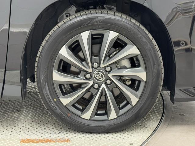 �A���~�z�C�[���ł��B�@�H�ʂɗ͂�`����z�C�[�������͓��ɖڗ����܂���ˁB�@�z�C�[���ЂƂŎԂ̃C���[�W���傫���ς��܂��ˁB