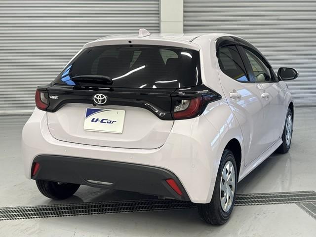 ヤリス Ｘ　被害軽減ブレーキ　Ｂカメラ　ドラレコ付　キーレスエントリー　点検記録簿　ミュージックプレイヤー接続可　クルーズコントロール　ＥＴＣ車載器　ＥＳＣ　サイドエアバッグ　メモリーナビ　パワーステアリング（4枚目）