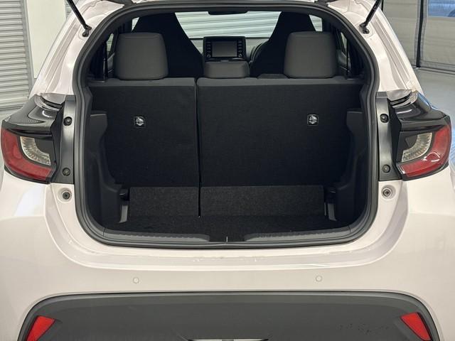 ヤリス Ｘ　被害軽減ブレーキ　Ｂカメラ　ドラレコ付　キーレスエントリー　点検記録簿　ミュージックプレイヤー接続可　クルーズコントロール　ＥＴＣ車載器　ＥＳＣ　サイドエアバッグ　メモリーナビ　パワーステアリング（11枚目）