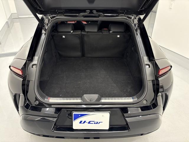 �ƂĂ��L�X�A�傫�ȊJ�����̉׎��X�y�[�X�ł��ˁB�@�J�����L�X������A�傫�ȉו����y�X���[�o�����Ⴂ�܂��ˁB�@�ו��X�y�[�X�͍L���ق��������ł���ˁB