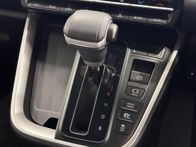 �e���݂₷���V�t�g�ł��B�@�⓹��M���̑������{�ł͑��삪�ȒP�ł����ł��B�@�V�t�g�`�F���W���₷�����ɍl�����Ĕz�u����Ă���̂ő��삵�Ղ��ł���B