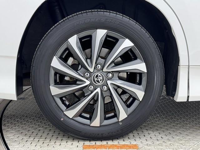 �A���~�z�C�[���ł��B�@�H�ʂɗ͂�`����z�C�[�������͓��ɖڗ����܂���ˁB�@�z�C�[���ЂƂŎԂ̃C���[�W���傫���ς��܂��ˁB