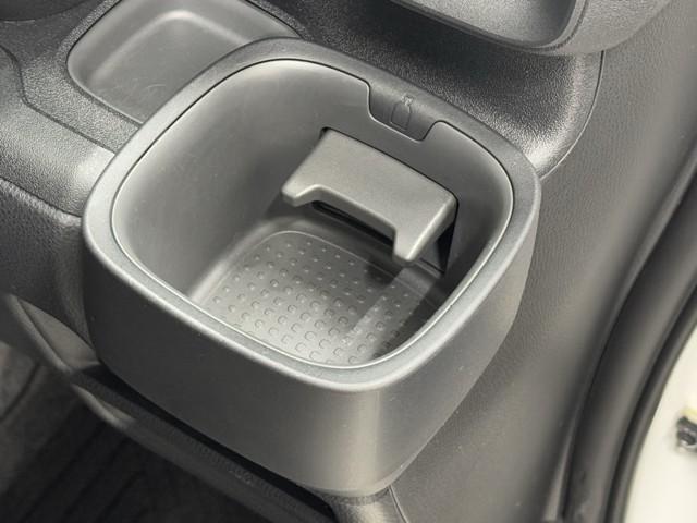 �֗��ȃJ�b�v�z���_�[�𑕔����Ă��܂��B�@�ʃW���[�X���J���ĉ^�]���Ă���ƐU���œ|��Ȃ����q���q���A�ӊO�ƒu����ɍ�����́B�@�ӊO�ɏd�v�ȑ����ł��ˁB