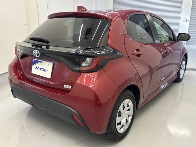 ヤリス ハイブリッドＧ　Ｉストップ　サイドエアバッグ　スマートキ　ナビ　Ｂモニター　ドライブレコーダー　ＥＴＣ車載器　横滑り防止装置　クルコン　セキュリティアラーム　メディアプレイヤー接続　パワステ　点検記録簿　キーフリー（4枚目）