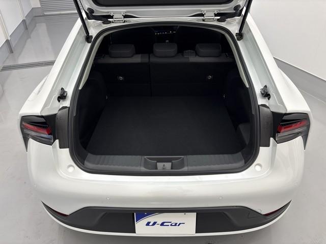 �ƂĂ��L�X�A�傫�ȊJ�����̉׎��X�y�[�X�ł��ˁB�@�J�����L�X������A�傫�ȉו����y�X���[�o�����Ⴂ�܂��ˁB�@�ו��X�y�[�X�͍L���ق��������ł���ˁB