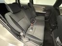 足元広々の座り心地良好、後席ですよ。　ドライビング中、長い間同じ体勢で居るのって大変ですよね。　長く座っているものだから、リラックスできるシートがいいですよね。