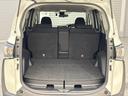 とても広々、大きな開口部の荷室スペースですね。 開口部広々だから、大きな荷物も楽々収納出来ちゃいますね。 荷物スペースは広いほうがいいですよね。
