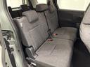 足元広々の座り心地良好、後席ですよ。　ドライビング中、長い間同じ体勢で居るのって大変ですよね。　長く座っているものだから、リラックスできるシートがいいですよね。