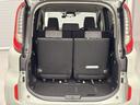 とても広々、大きな開口部の荷室スペースですね。　開口部広々だから、大きな荷物も楽々収納出来ちゃいますね。　荷物スペースは広いほうがいいですよね。