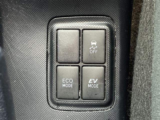アクア Ｇ　禁煙　純正ナビ　クルーズコントロール　ＥＴＣ　オートライト　車両接近通報装置　スマートキー　エンジンスタートボタン　Ｂｌｕｅｔｏｏｔｈ　フルセグテレビ　ＣＤ　ＤＶＤ　ＬＥＤヘッドライト（9枚目）