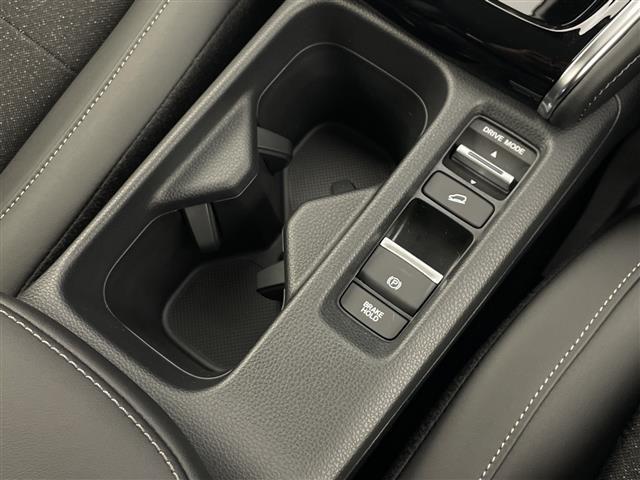 ヴェゼル e:HEV Z 登録済未使用 ホンダコネクトディスプレイ ナビ機能 フルセグ バックカメラ ETC ワイヤレス充電 ブラックフロントグリル パワーバックドア シーケンシャルターンランプ ブラインドスポットモニター(10枚目)