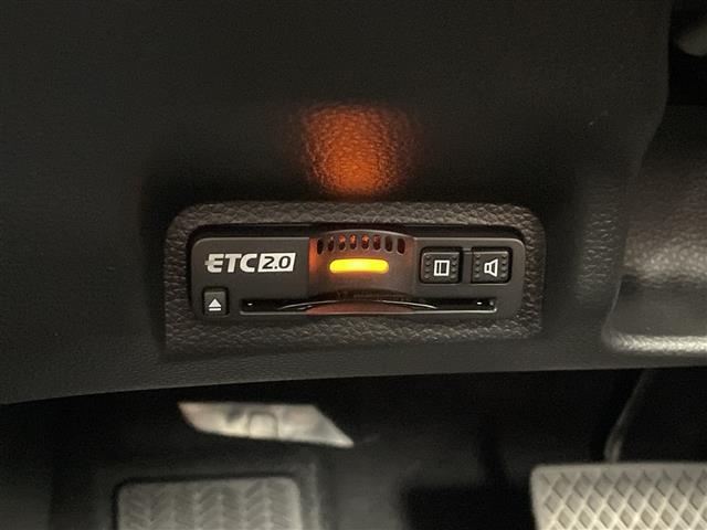 ヴェゼル e:HEV Z 登録済未使用 ホンダコネクトディスプレイ ナビ機能 フルセグ バックカメラ ETC ワイヤレス充電 ブラックフロントグリル パワーバックドア シーケンシャルターンランプ ブラインドスポットモニター(14枚目)