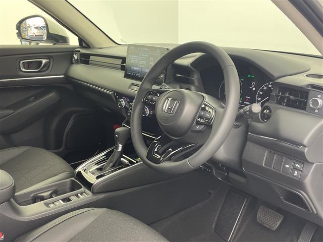 ヴェゼル e:HEV Z 登録済未使用 ホンダコネクトディスプレイ ナビ機能 フルセグ バックカメラ ETC ワイヤレス充電 ブラックフロントグリル パワーバックドア シーケンシャルターンランプ ブラインドスポットモニター(27枚目)