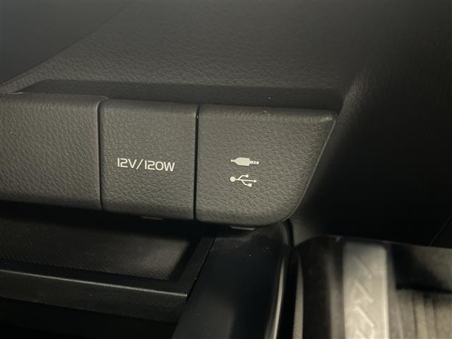 カムリ ＷＳレザーパッケージ　純正ナビＴＶ　黒革　シートヒーター　ＢＳＭ　ＨＵＤ（19枚目）