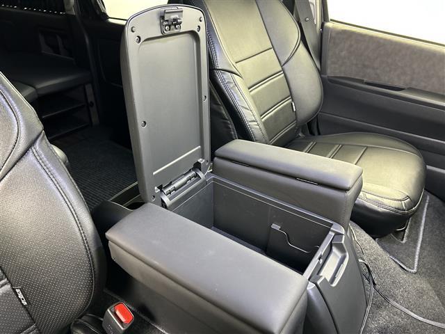 ハイエースワゴン ＧＬ　モデリスタ　純正ナビフルセグＴＶ　パノラミックビューモニター　フリップダウンモニター　デジタルインナーミラー　パワースライドドア　ベッドキット　ＥＴＣ　ドライブレコーダー（29枚目）