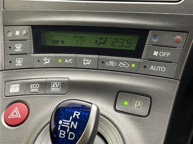 プリウス S 純正ナビ バックカメラ TV CD フォグランプ スマートキー プッシュスタート スペアキー 純正フロアマット 盗難防止装置 取扱説明書 保証書(6枚目)