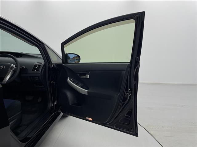 プリウス S 純正ナビ バックカメラ TV CD フォグランプ スマートキー プッシュスタート スペアキー 純正フロアマット 盗難防止装置 取扱説明書 保証書(31枚目)