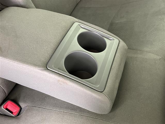 プリウス S 7インチナビ AM FM ワンセグ CD バックカメラ プッシュスタート ステアリングリモコン 横滑り防止機能 カーテンエアバック オートライト フォグライト スマートキー 純正フロアマット(12枚目)