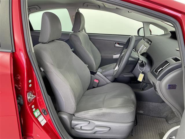 プリウス S 7インチナビ AM FM ワンセグ CD バックカメラ プッシュスタート ステアリングリモコン 横滑り防止機能 カーテンエアバック オートライト フォグライト スマートキー 純正フロアマット(13枚目)