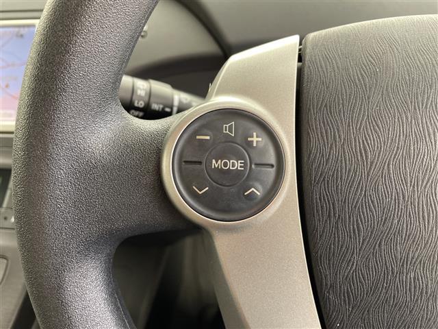 プリウス S 7インチナビ AM FM ワンセグ CD バックカメラ プッシュスタート ステアリングリモコン 横滑り防止機能 カーテンエアバック オートライト フォグライト スマートキー 純正フロアマット(19枚目)