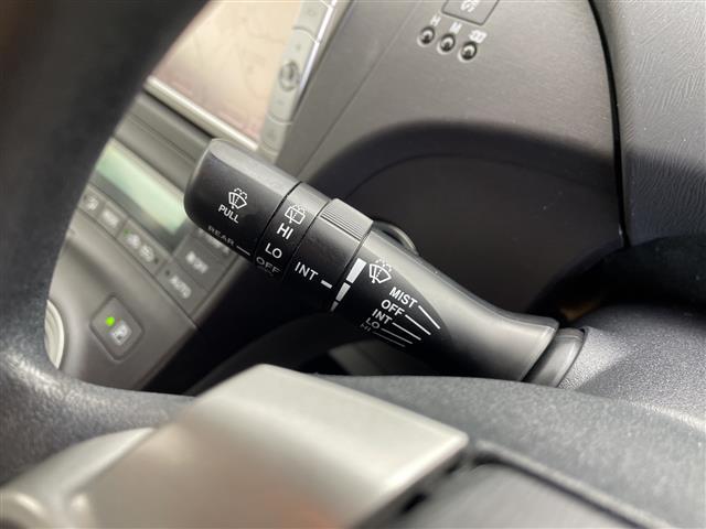 プリウス S 7インチナビ AM FM ワンセグ CD バックカメラ プッシュスタート ステアリングリモコン 横滑り防止機能 カーテンエアバック オートライト フォグライト スマートキー 純正フロアマット(21枚目)