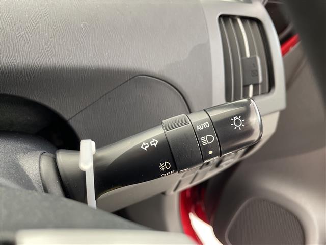 プリウス S 7インチナビ AM FM ワンセグ CD バックカメラ プッシュスタート ステアリングリモコン 横滑り防止機能 カーテンエアバック オートライト フォグライト スマートキー 純正フロアマット(22枚目)