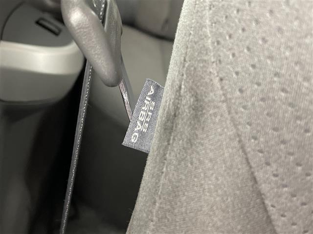 プリウス S 7インチナビ AM FM ワンセグ CD バックカメラ プッシュスタート ステアリングリモコン 横滑り防止機能 カーテンエアバック オートライト フォグライト スマートキー 純正フロアマット(26枚目)