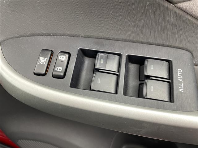 プリウス S 7インチナビ AM FM ワンセグ CD バックカメラ プッシュスタート ステアリングリモコン 横滑り防止機能 カーテンエアバック オートライト フォグライト スマートキー 純正フロアマット(29枚目)