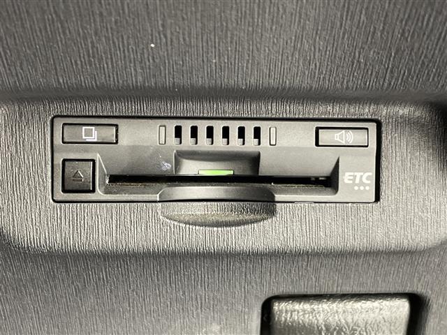 プリウス S 禁煙 純正ナビ バックカメラ ドラレコ ビルドインETC 地デジ Bluetooth CD スマートキー スペアキー アイドリングストップ エンジンスタートボタン(6枚目)