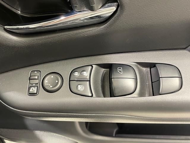 セレナ ハイウェイスター　Ｖセレクション　ＳＤナビ／純正ビルドインＥＴＣ／Ｂｌｕｅｔｏｏｔｈ接続／ＵＳＢ入力端子／フリップダウンモニター（ＴＶＭ－ＦＭ１０２０）／デジタルインナーミラー／アラウンドビューモニター／クルーズコントロール（30枚目）