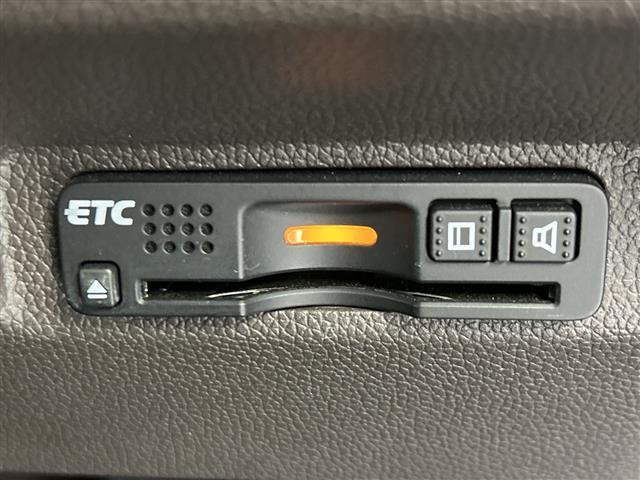 フリード G 純正ナビ 両側パワースライドドア バックカメラ ビルトインETC フルセグテレビ ステアリングスイッチ プッシュスタート オートライト ヒーテッドドアミラー ドライブレコーダー サンシェード(9枚目)