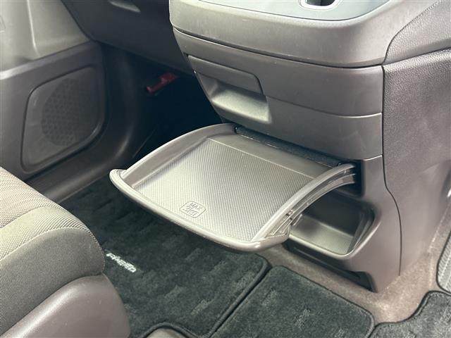 フリード G 純正ナビ 両側パワースライドドア バックカメラ ビルトインETC フルセグテレビ ステアリングスイッチ プッシュスタート オートライト ヒーテッドドアミラー ドライブレコーダー サンシェード(25枚目)