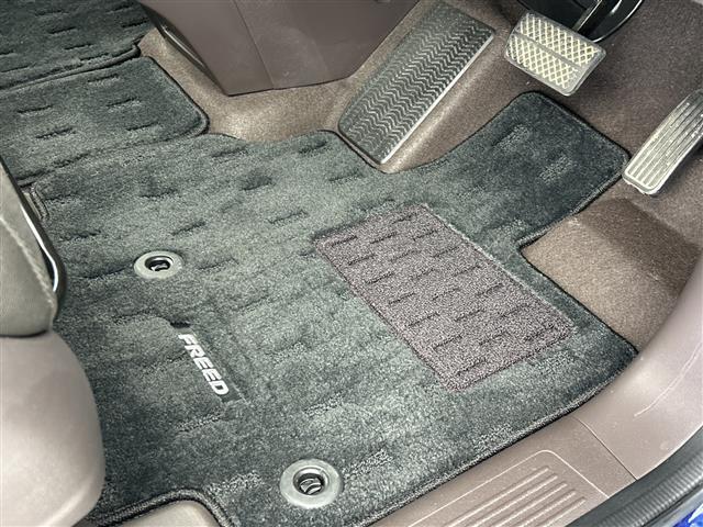 フリード G 純正ナビ 両側パワースライドドア バックカメラ ビルトインETC フルセグテレビ ステアリングスイッチ プッシュスタート オートライト ヒーテッドドアミラー ドライブレコーダー サンシェード(28枚目)