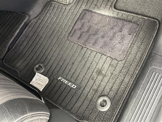 フリードハイブリッド ハイブリッド・Gホンダセンシング 禁煙 社外ナビ 両側パワースライドドア ルーフキャリア レーダークルーズコントロール 衝突軽減ブレーキ レーンキープアシスト RAZOシフトノブ ビルトインETC ハーフレザーシート LEDライト(28枚目)