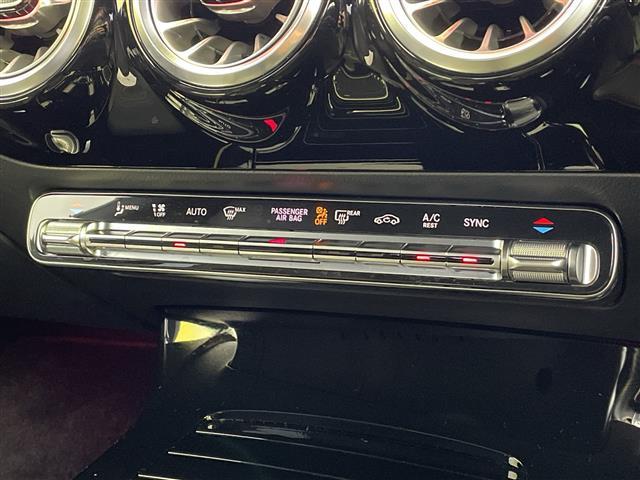 CLAクラス CLA200d 禁煙 純正ナビ パワーシート シートヒーター ブラインドスポットモニター レーンキープアシスト 衝突軽減ブレーキ オートマチックハイビーム レーダークルーズコントロール ETC2.0 バックカメラ(17枚目)