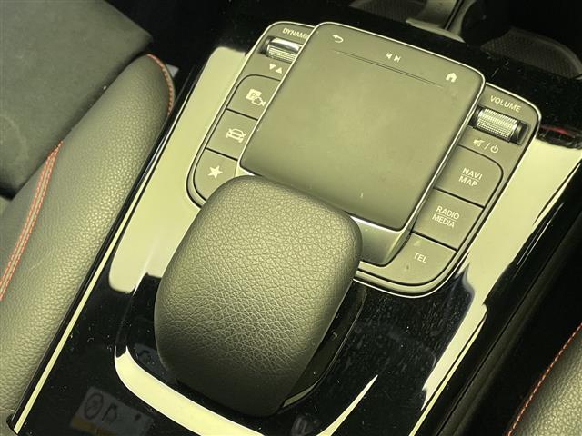 CLAクラス CLA200d 禁煙 純正ナビ パワーシート シートヒーター ブラインドスポットモニター レーンキープアシスト 衝突軽減ブレーキ オートマチックハイビーム レーダークルーズコントロール ETC2.0 バックカメラ(19枚目)